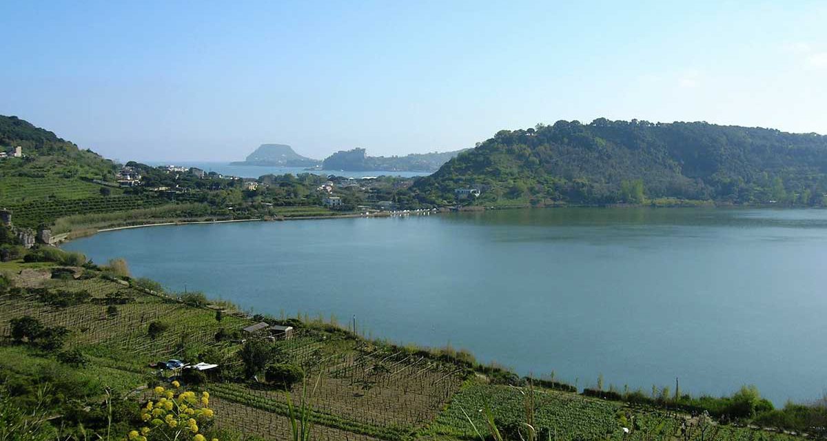 Passeggiare attorno al Lago d’Averno è nuovamente possibile