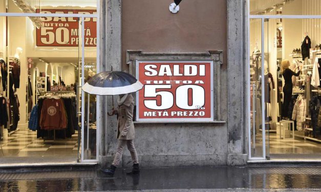 Arrivano i saldi invernali a Napoli