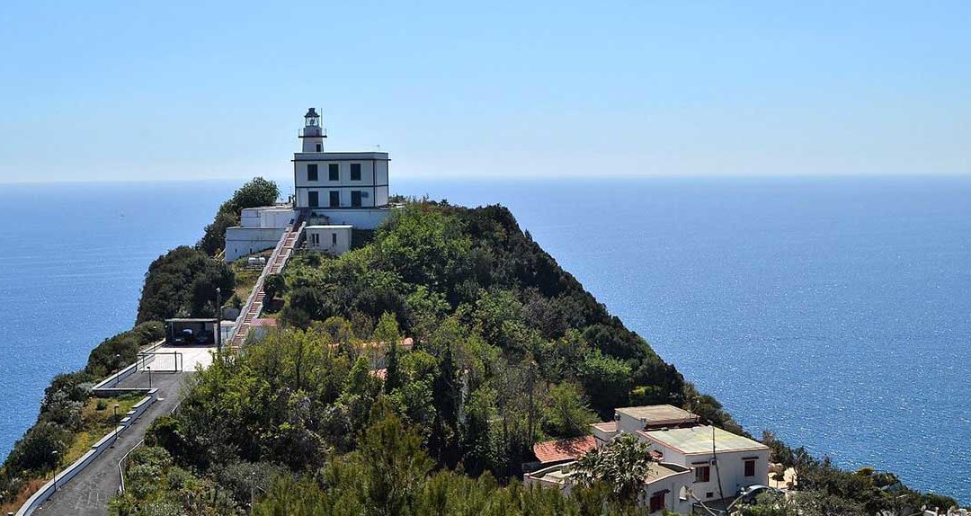 Capo Miseno, la terrazza sul Golfo di Napoli e i Campi Flegrei