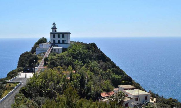 Capo Miseno, la terrazza sul Golfo di Napoli e i Campi Flegrei