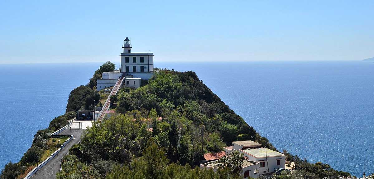 Faro di Capo Miseno a Bacoli: apertura straordinaria e gratuita