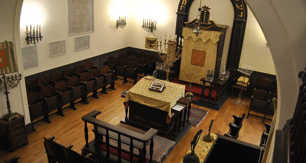 Visita alla Sinagoga di Napoli, alla scoperta della cultura ebraica
