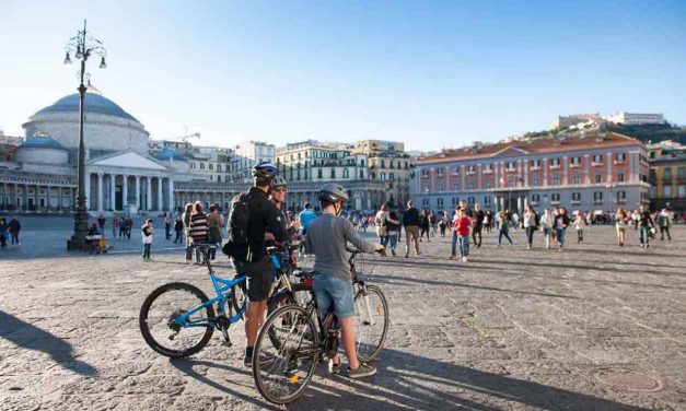 Scoprire Napoli in Bicicletta