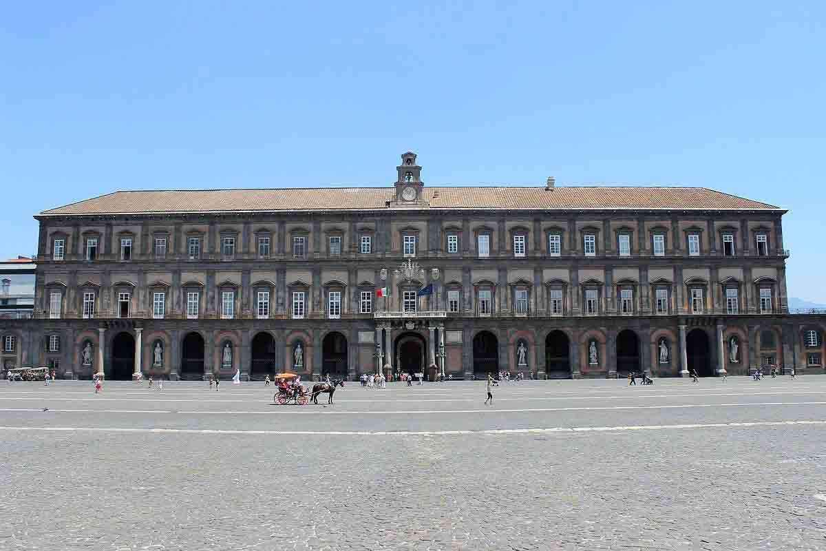 Piazza Plebiscito - Palazzo Reale