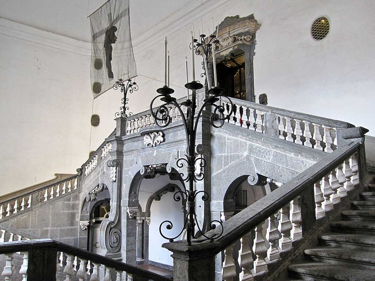 Palazzo Serra di Cassano (scalone)