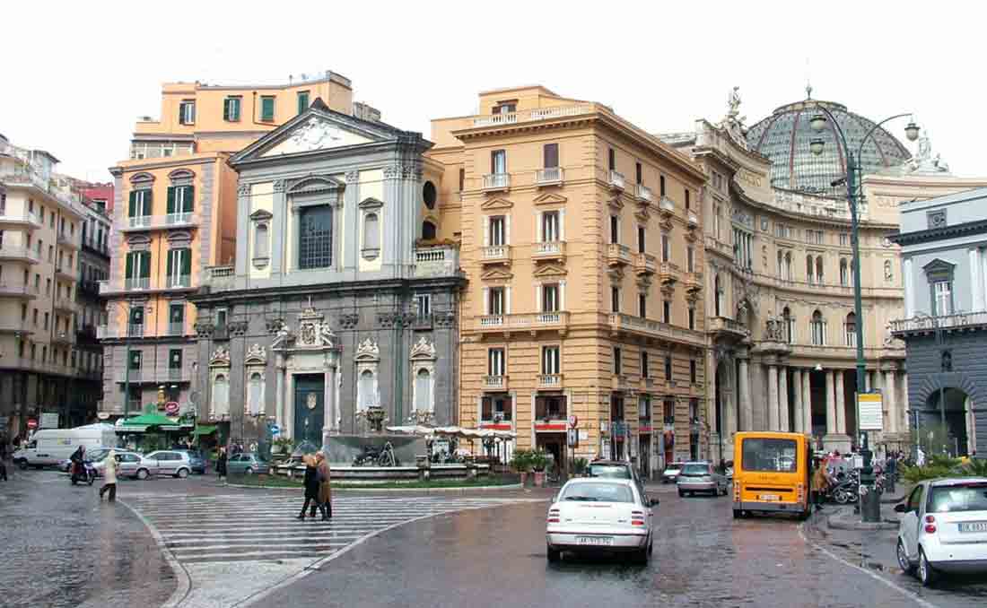 Piazza Trieste e Trento San Ferdinando