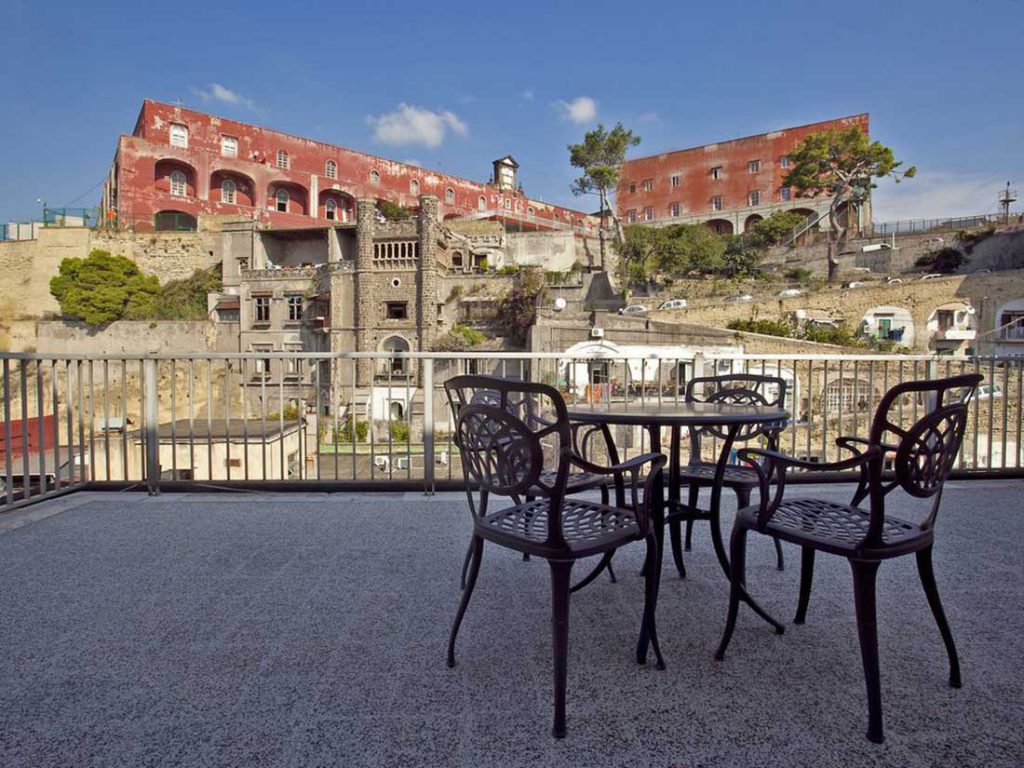 Rampe di Pizzofalcone dal Hotel Royal Continental