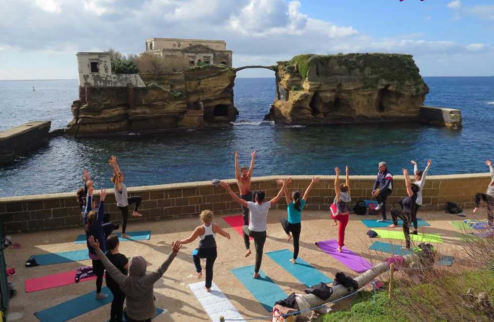 YoGaiola - lo Yoga si invita alla Gaiola Napoli