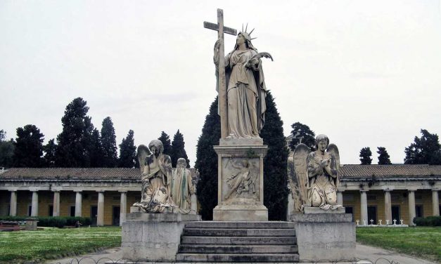 Cimitero di Poggioreale, un museo a cielo aperto a Napoli