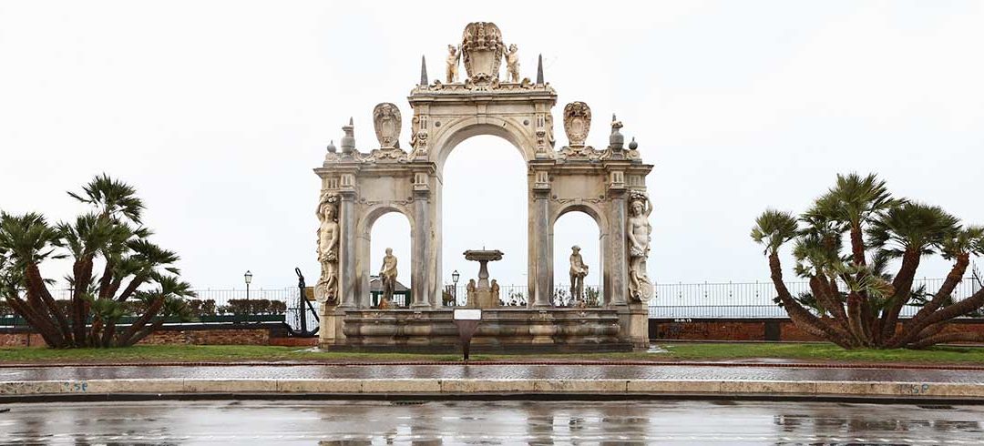 Fontana del Gigante in Via Partenope a Napoli