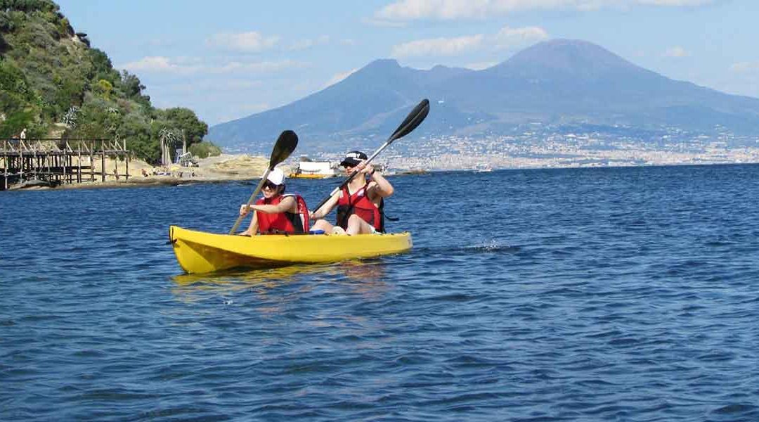 Tour in kayak, insoliti scorci di Napoli