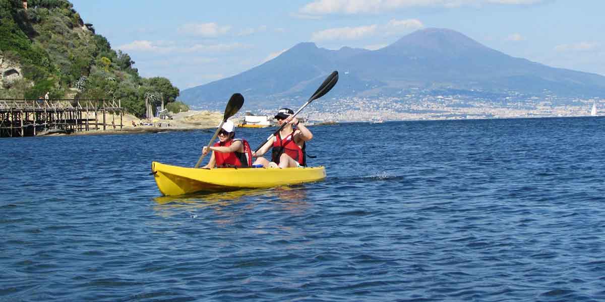 Tour in kayak, insoliti scorci di Napoli