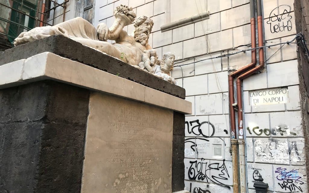 Piazzetta Nilo, Largo Corpo di Napoli e la statua del Dio Nilo