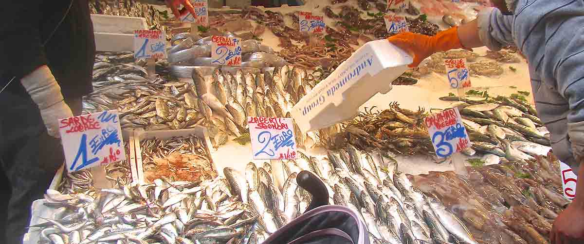 I cinque mercati del pesce più interessanti di Napoli