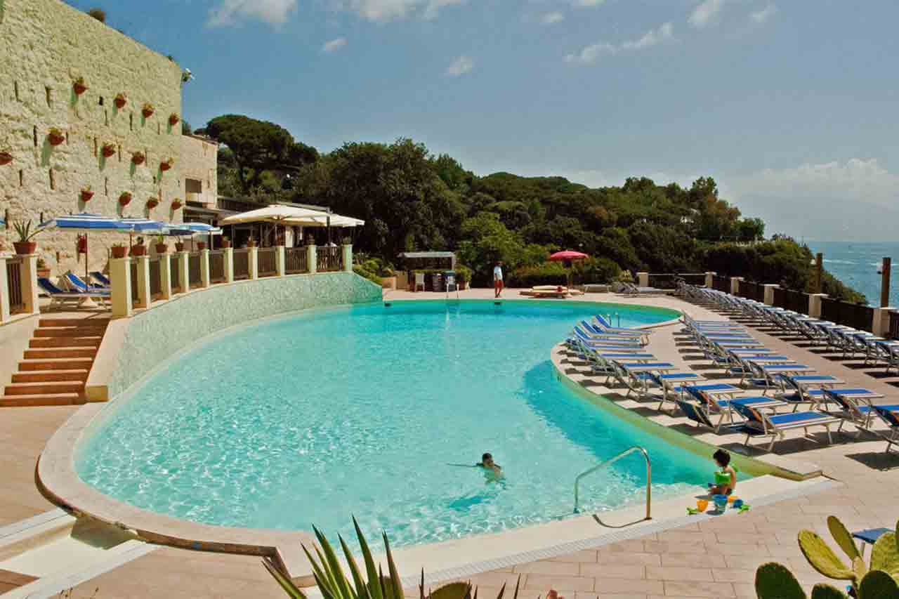 Rocce Verdi Piscina all aperto