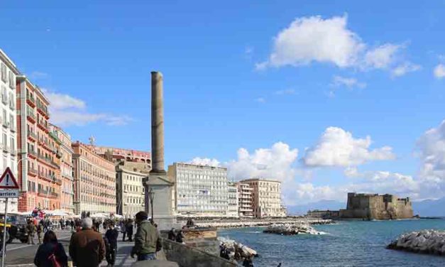 La storia della Colonna Spezzata di Piazza Vittoria a Napoli