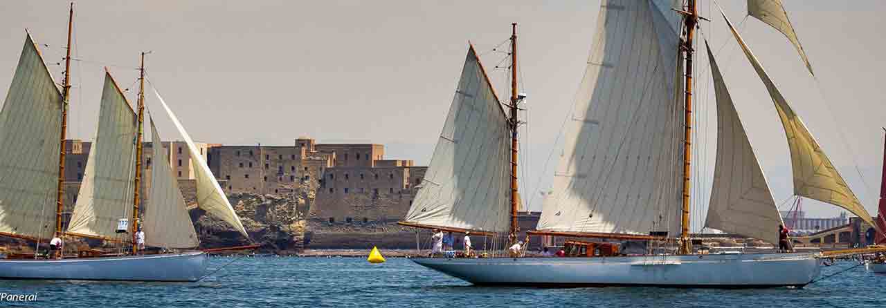 Vele d’epoca nel golfo di Napoli