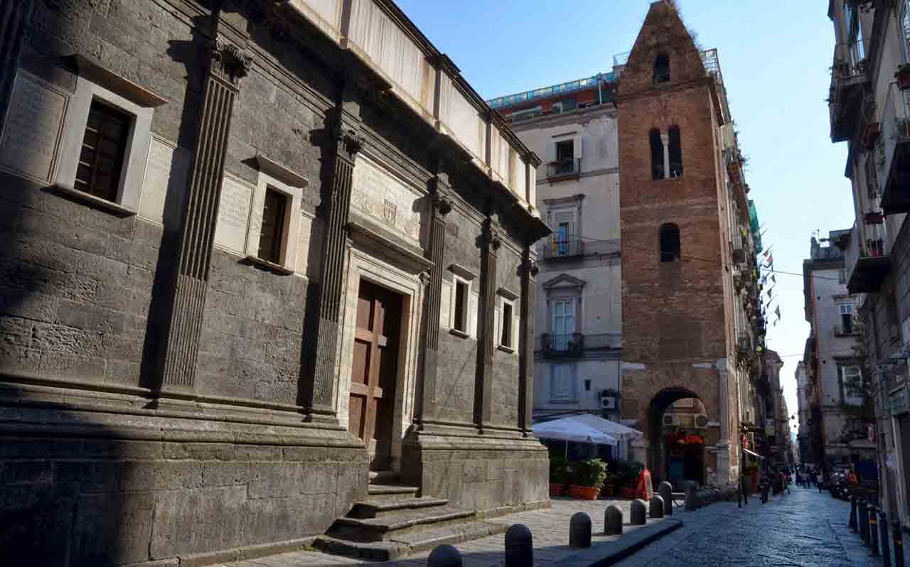 Cappella del Pontano, Decumano