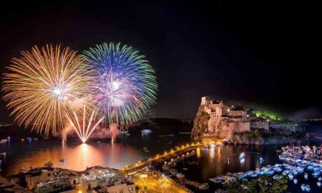 Festa di Sant’Anna 2018 a Ischia: barche, luci e fuochi pirotecnici