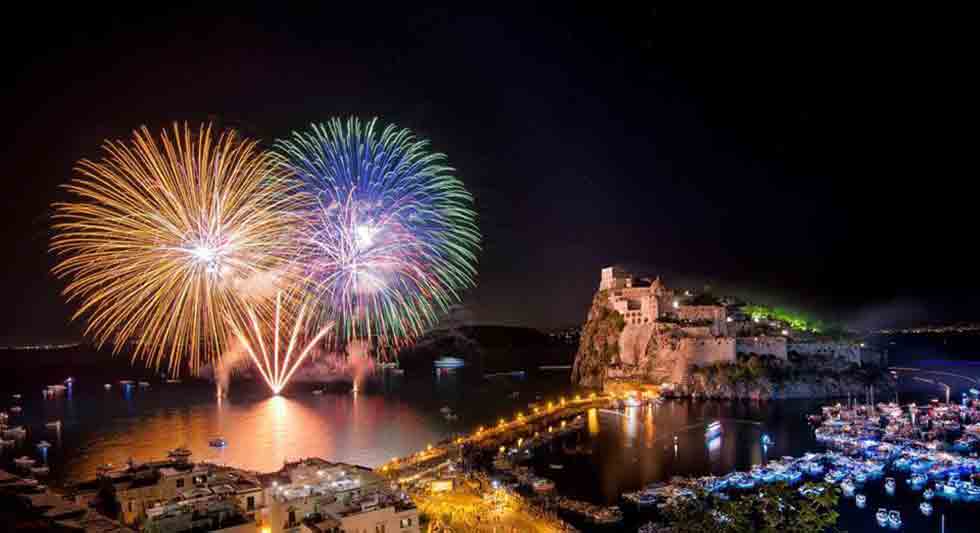 Festa di Sant’Anna 2018 a Ischia: barche, luci e fuochi pirotecnici