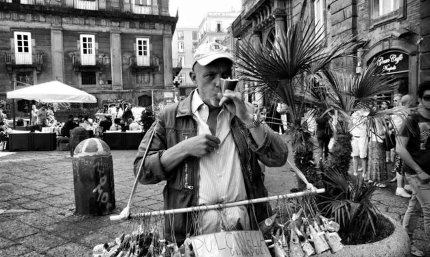 Quattro di Maggio a Napoli, il giorno dell’ammuina per eccellenza