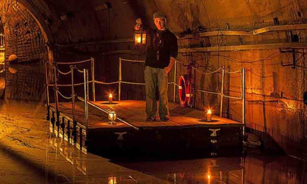 Visita notturna in zattera alla Galleria Borbonica Napoli