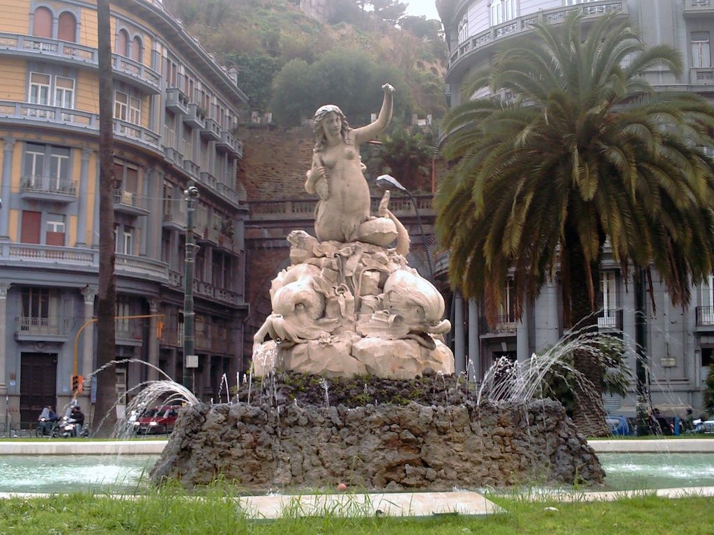 Sirena Partenope, Piazza Sannazzaro