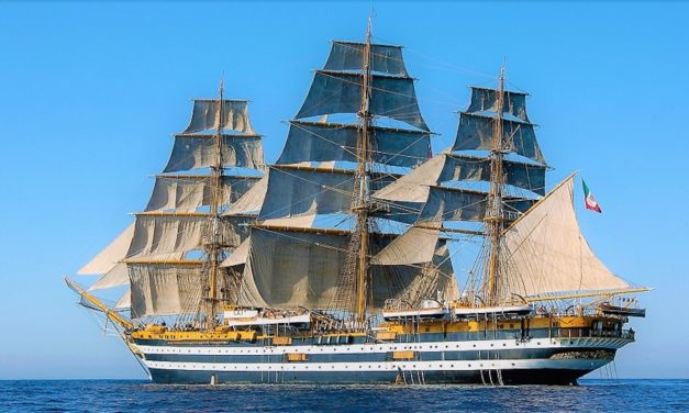 Naples shipping week 2018 con Nave Vespucci e Nave Rizzo