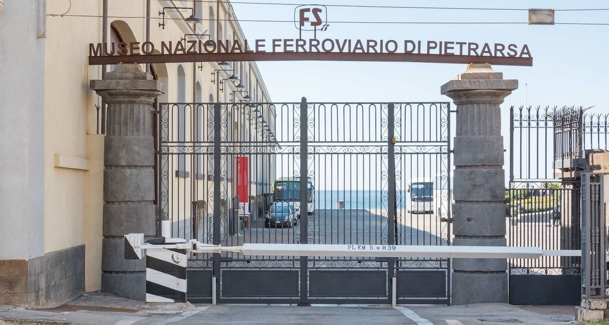 Al Museo Nazionale Ferroviario di Pietrarsa si entra con un libro