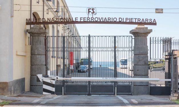 Al Museo Nazionale Ferroviario di Pietrarsa si entra con un libro