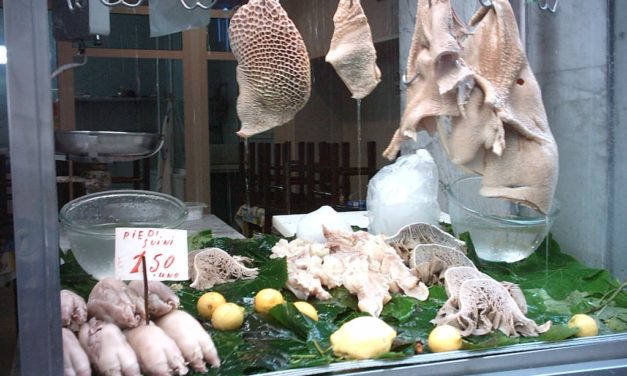 o’Per e o’Muss sale e limone,  il grande classico dello street food napoletano