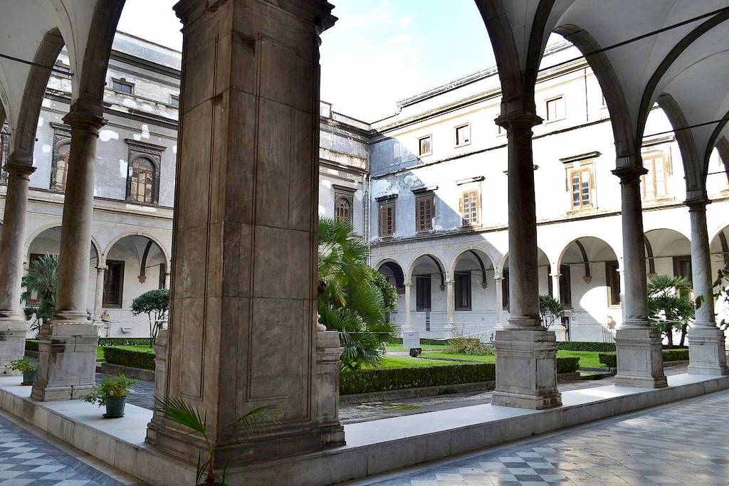 Chiostro Chiesa Santi Severino e Sossio