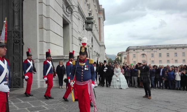 Rievocazione storica alla Reggia di Caserta con il cambio della Guardia Borbonica