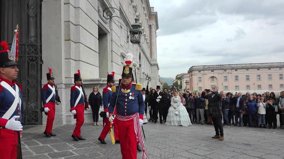 Rievocazione storica alla Reggia di Caserta con il cambio della Guardia Borbonica