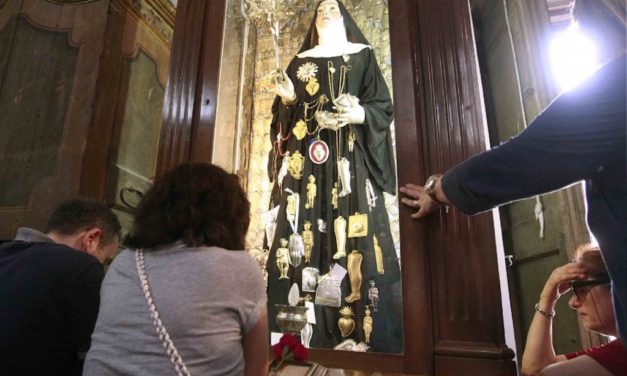 Santa Patrizia, la compatrona di Napoli che scioglie il sangue