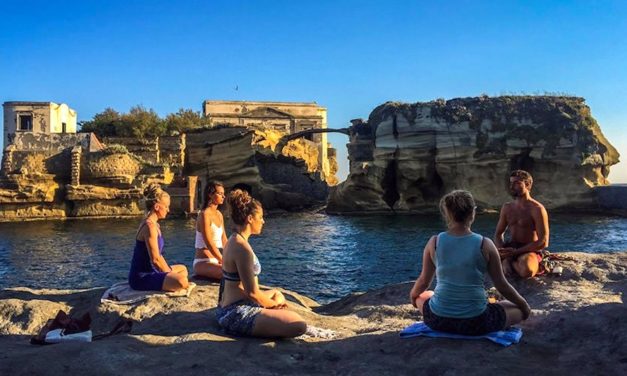 YoGaiola 2019, torna a Napoli lo yoga a due passi dal mare