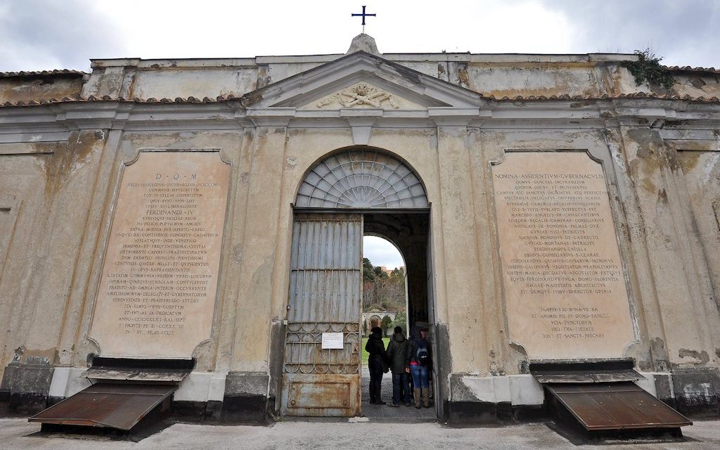 Il Borbonico Cimitero delle 366 Fosse a Napoli