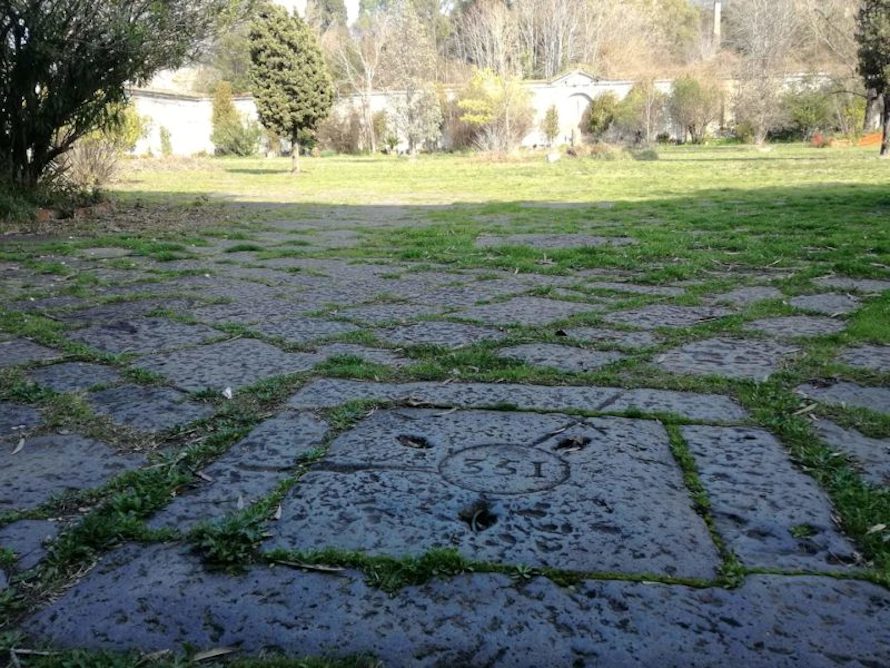 Cimitero delle 366 fosse Napoli 