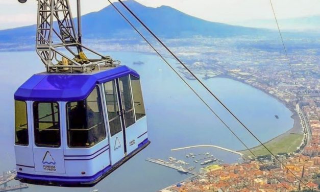 Funivia del Monte Faito, la panarella sul Golfo di Napoli