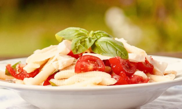 Pasta fredda alla caprese, una ricetta estiva