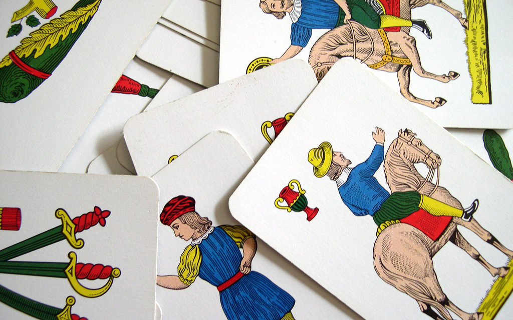Carte da gioco napoletane tra gioco, storia e cultura