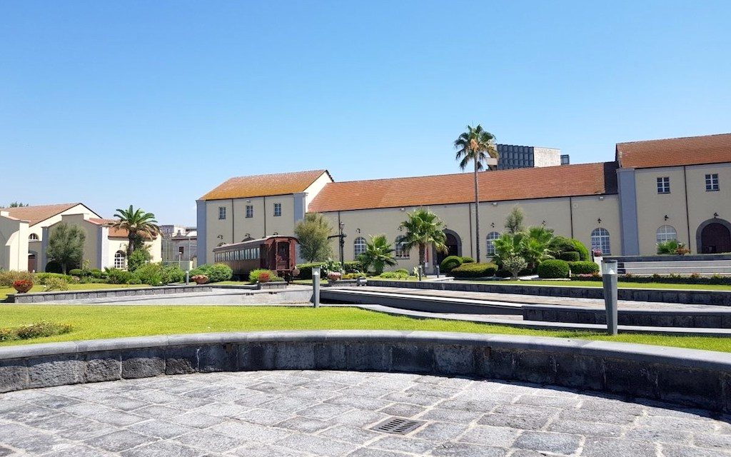 Sinfonie Sul Mare al Museo di Pietrarsa: note e calici di vino al tramonto