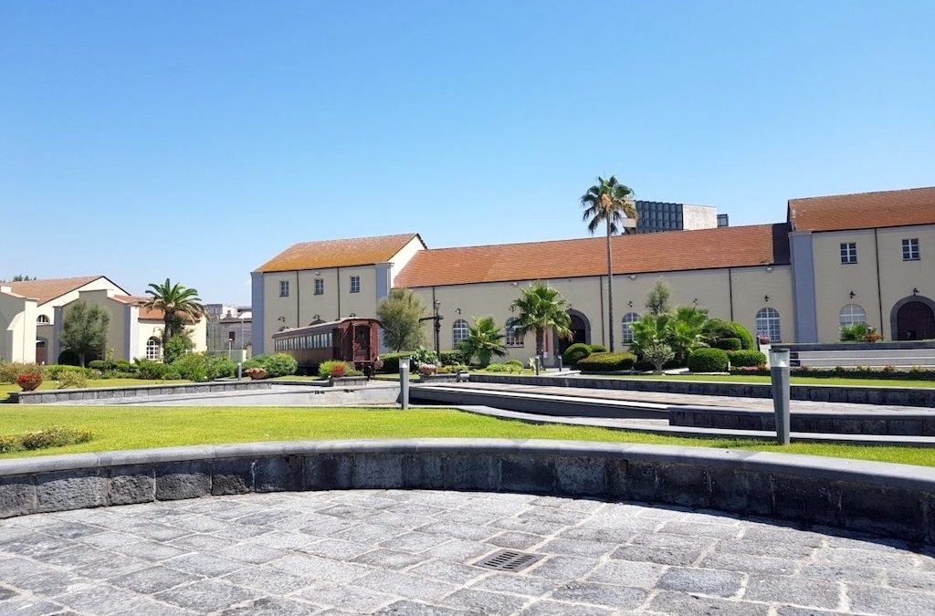 Sinfonie Sul Mare al Museo di Pietrarsa: note e calici di vino al tramonto