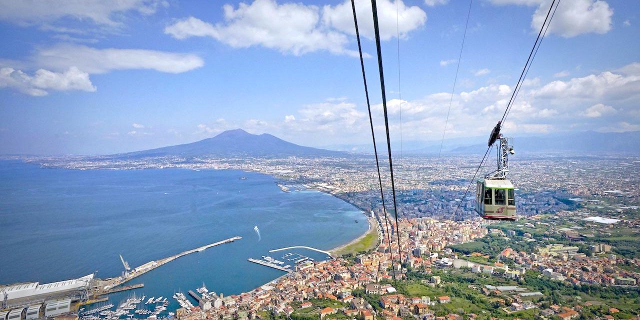 Castellammare di Stabia, una finestra sul Golfo di Napoli