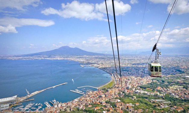 Castellammare di Stabia, una finestra sul Golfo di Napoli