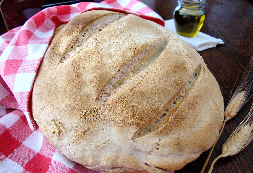 La scaramanzia a tavola: il pane