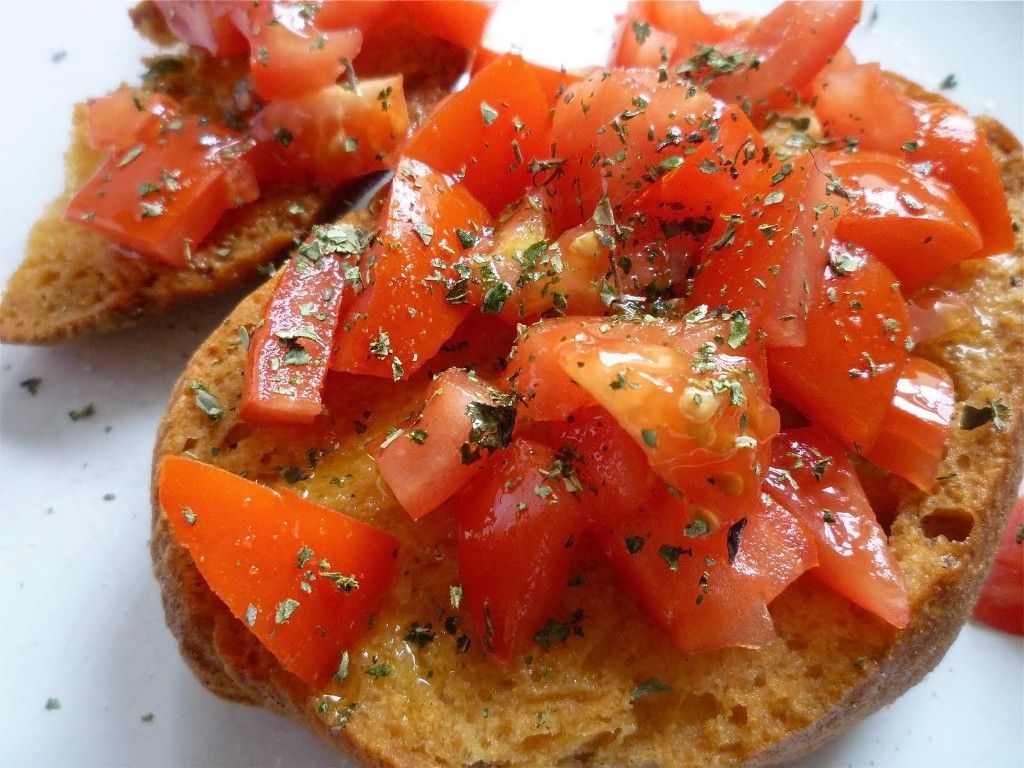 Fresella con pomodori Napoli