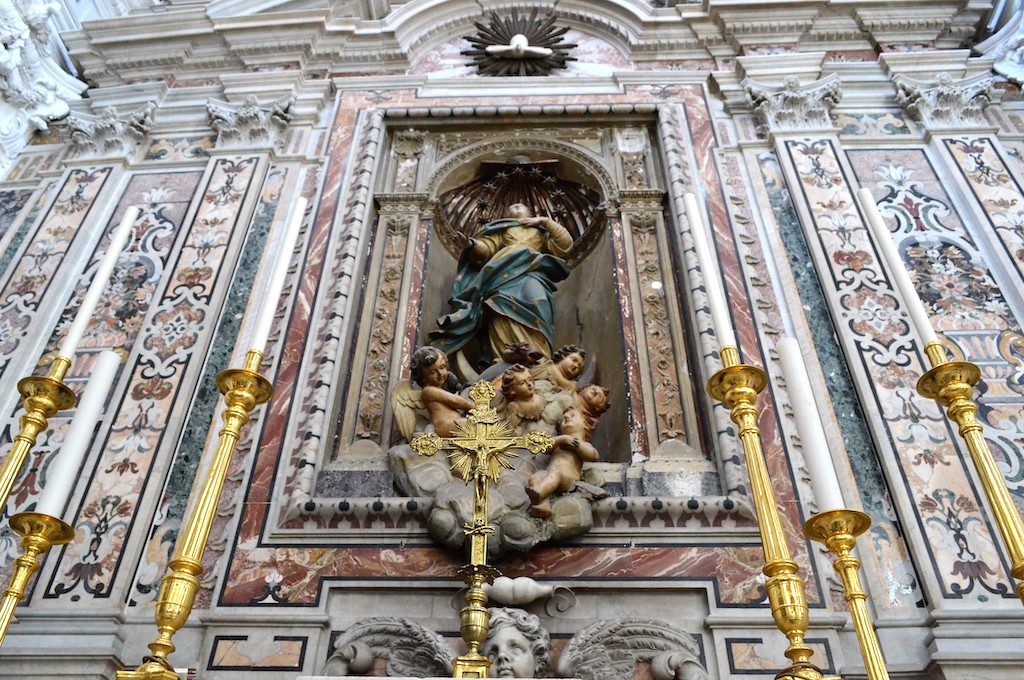 Chiesa di Santa Maria Donnalbina, Altare