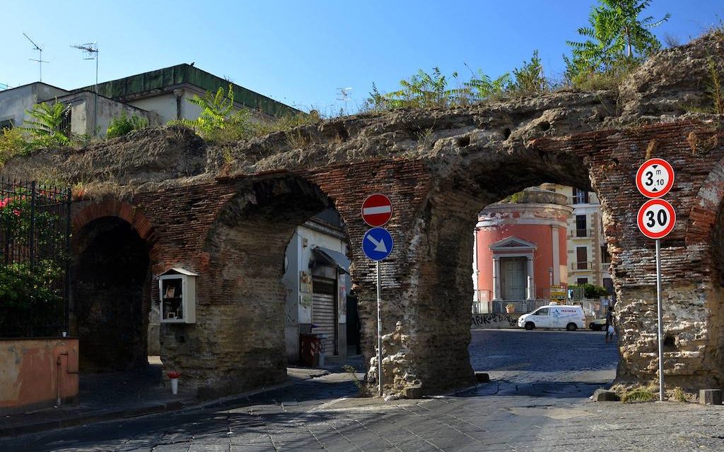 I Ponti Rossi: l’acquedotto romano nel centro di Napoli