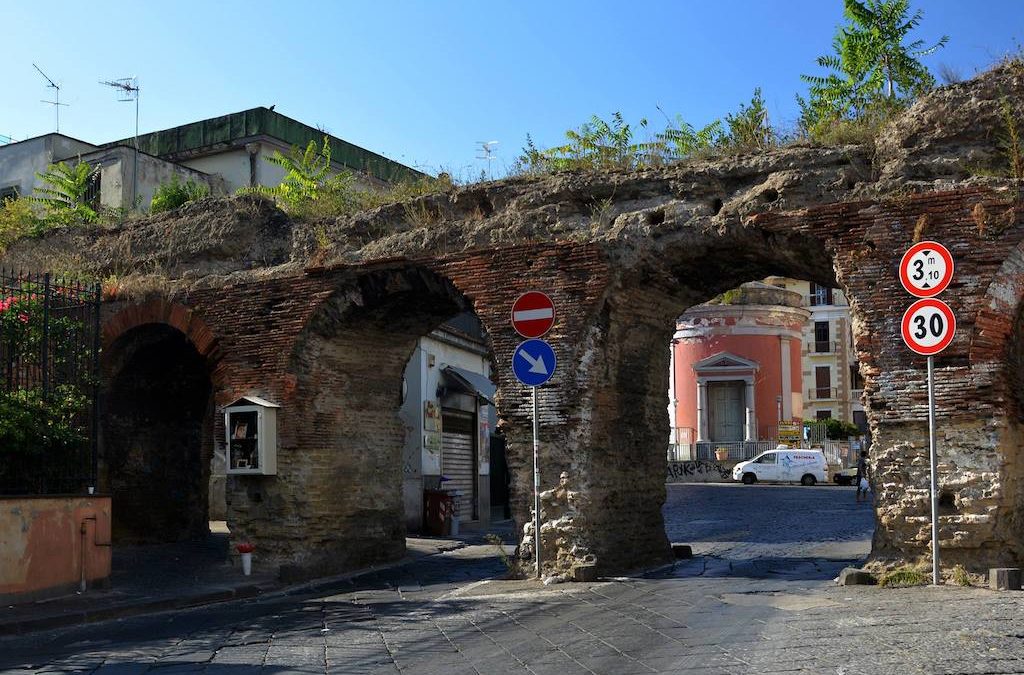 I Ponti Rossi: l’acquedotto romano nel centro di Napoli